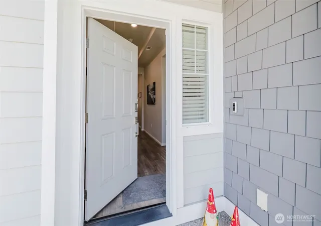 Photo 3 of Single family home for sale at 909 Timberline Ave, Bremerton, WA 98312 | MLS# NWM2552624 | Listing updated on 2026-10-15