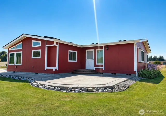 Photo 3 of Manufactured home for sale at 7828 Meridian Rd SE, Olympia, WA 98513 | MLS# NWM2552696 | Listing updated on 2026-10-01