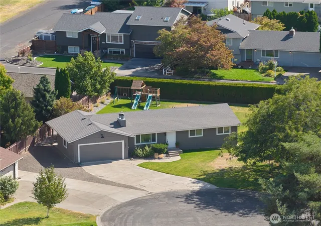 Photo 2 of Single family home for sale at 1266 Se Independence Dr, College Place, WA 99324 | MLS# NWM2552936 | Listing updated on 2026-09-28
