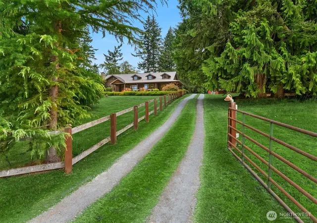 Photo 3 of Single family home for sale at 6754 Owl Ln, Clinton, WA 98236 | MLS# NWM2553092 | Listing updated on 2026-09-22