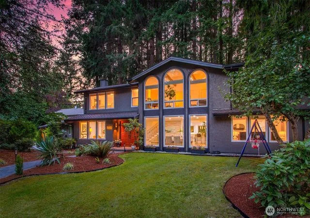 Photo 2 of Single family home for sale at 901 Brentwood Pl, Everett, WA 98203 | MLS# NWM2553115 | Listing updated on 2026-09-22