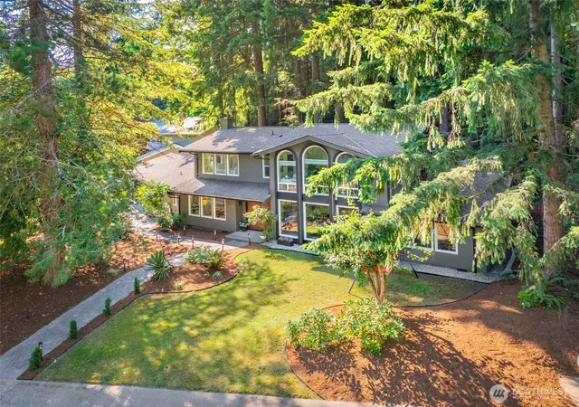 Photo 3 of Single family home for sale at 901 Brentwood Pl, Everett, WA 98203 | MLS# NWM2553115 | Listing updated on 2026-09-22