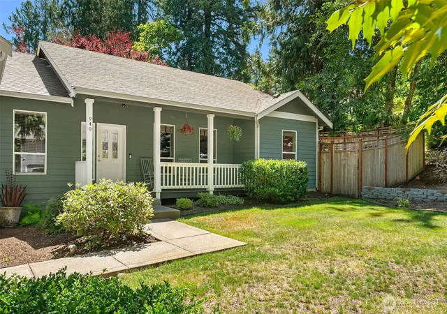 Photo 3 of Single family home for sale at 940 E Lakeshore Dr, Allyn, WA 98524 | MLS# NWM2553137 | Listing updated on 2026-09-24