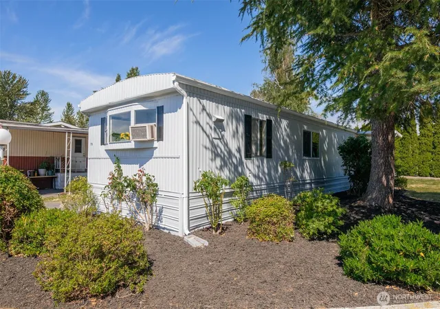 Photo 2 of Manufactured home for sale at 5900 64th Street Ne #70, Marysville, WA 98270 | MLS# NWM2553144 | Listing updated on 2026-09-22