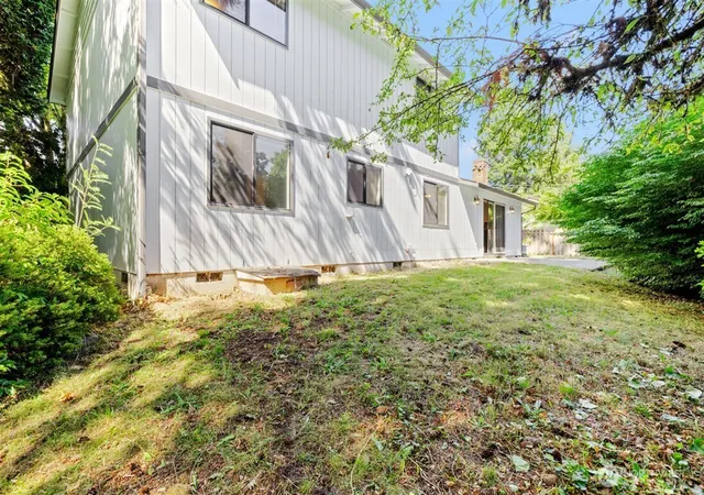 Photo 3 of Single family home for sale at 1717 Governor Stevens Ct SE, Olympia, WA 98501 | MLS# NWM2553163 | Listing updated on 2026-10-11