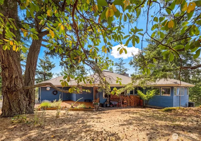 Photo 3 of Single family home for sale at 918 Terrace Dr, Friday Harbor, WA 98250 | MLS# NWM2553207 | Listing updated on 2026-09-21