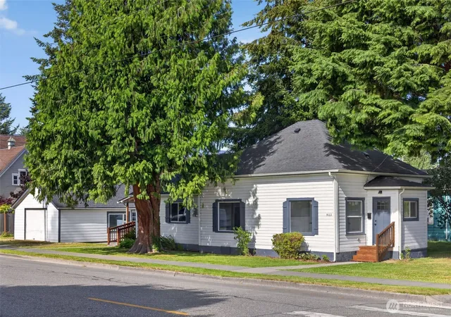 Photo 1 of Single family home for sale at 902 Fidalgo St, Sedro Woolley, WA 98284 | MLS# NWM2553313 | Listing updated on 2026-09-22
