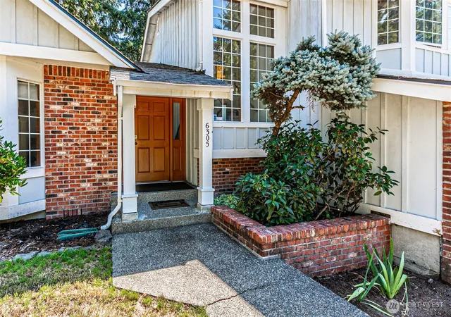 Photo 3 of Single family home for sale at 6305 75th Avenue Ct W, University Place, WA 98467 | MLS# NWM2553319 | Listing updated on 2026-09-22