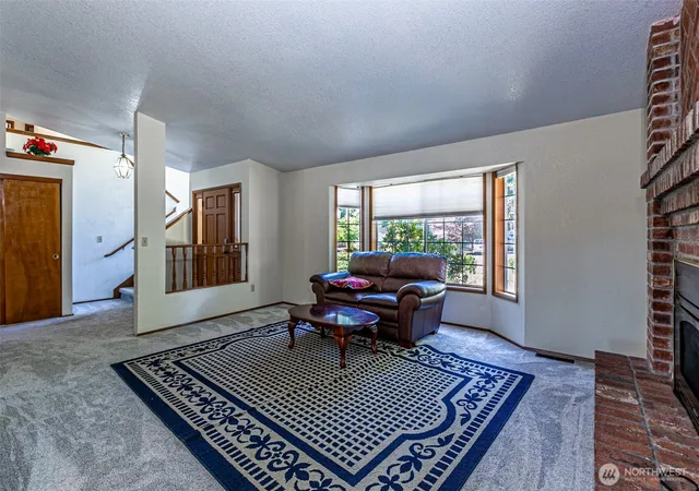 Photo 4 of Single family home for sale at 6305 75th Avenue Ct W, University Place, WA 98467 | MLS# NWM2553319 | Listing updated on 2026-09-22
