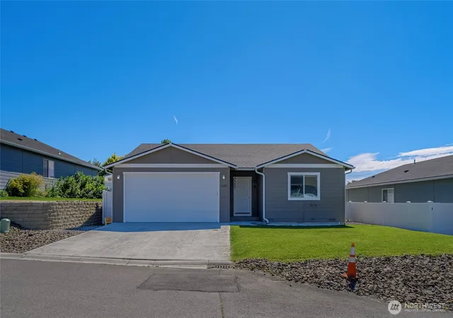 Photo 1 of Single family home for sale at 1133 S New Oak Ln, East Wenatchee, WA 98802 | MLS# NWM2553322 | Listing updated on 2026-09-22