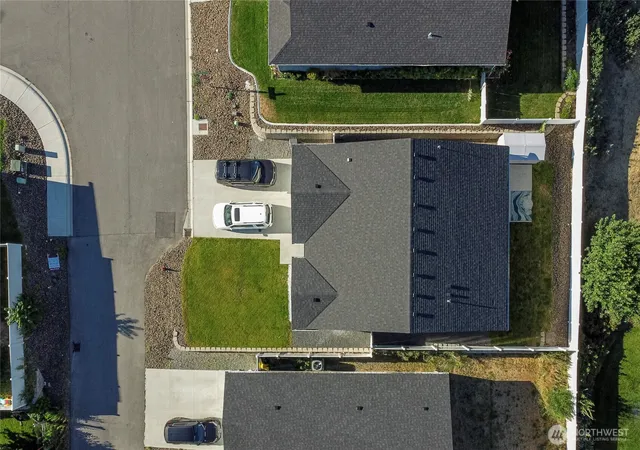 Photo 3 of Single family home for sale at 1133 S New Oak Ln, East Wenatchee, WA 98802 | MLS# NWM2553322 | Listing updated on 2026-09-22