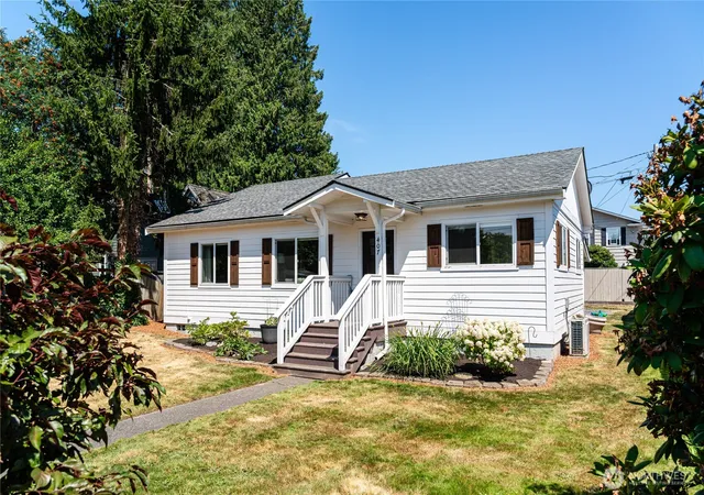 Photo 1 of Sale Pending at 407 N Gifford Ave, Arlington, WA 98223 | MLS# NWM2553472 | Listing updated on 2026-10-01