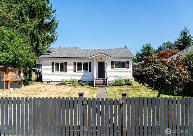 Photo 2 of Sale Pending at 407 N Gifford Ave, Arlington, WA 98223 | MLS# NWM2553472 | Listing updated on 2026-10-01