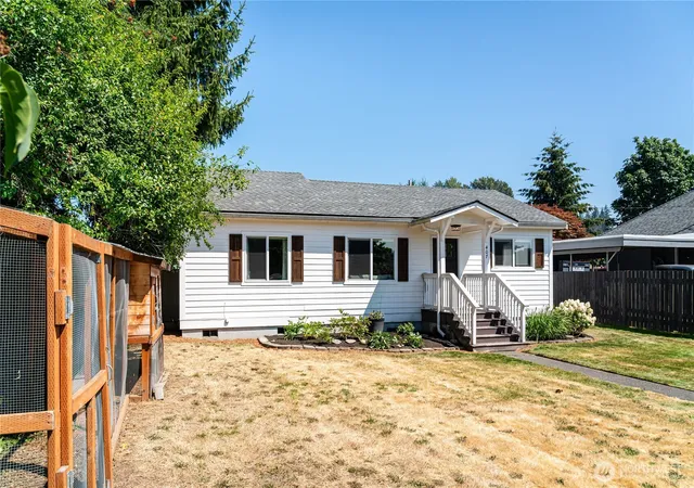 Photo 3 of Sale Pending at 407 N Gifford Ave, Arlington, WA 98223 | MLS# NWM2553472 | Listing updated on 2026-10-01