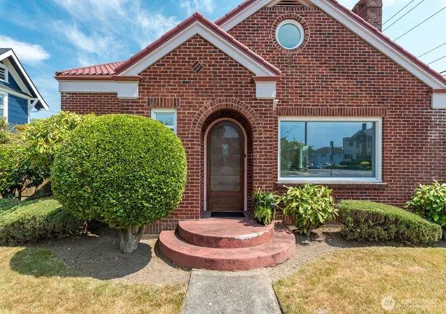 Photo 2 of Sale Pending at 1831 Rucker Ave, Everett, WA 98201 | MLS# NWM2553682 | Listing updated on 2026-09-25