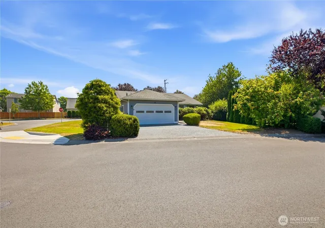 Photo 2 of Single family home for sale at 101 Jewell St, Enumclaw, WA 98022 | MLS# NWM2553691 | Listing updated on 2026-09-25