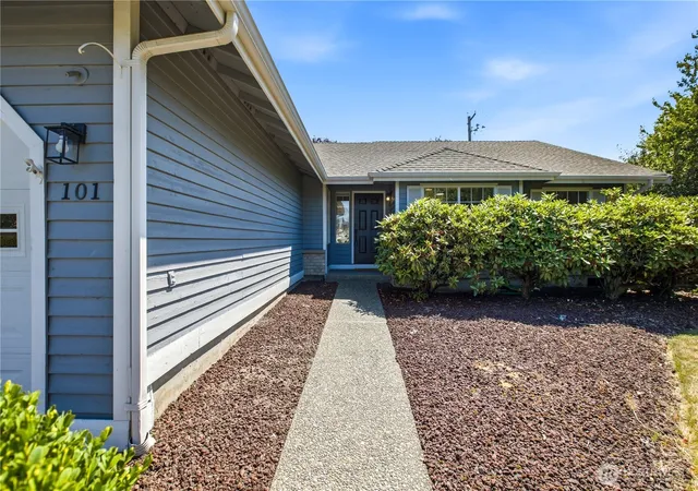 Photo 3 of Single family home for sale at 101 Jewell St, Enumclaw, WA 98022 | MLS# NWM2553691 | Listing updated on 2026-09-25