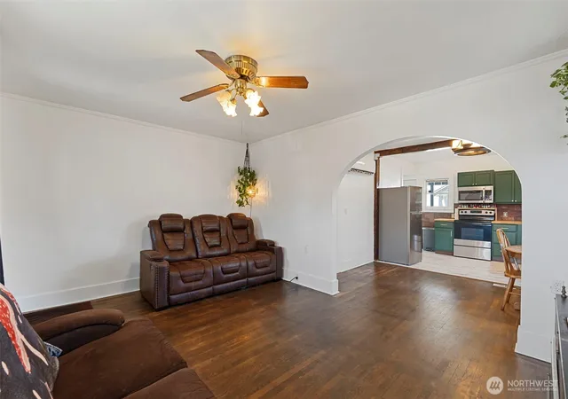 Photo 4 of Single family home for sale at 928 F St, Centralia, WA 98531 | MLS# NWM2553768 | Listing updated on 2026-09-22