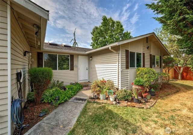 Photo 2 of Single family home for sale at 6410 65th Place Ne, Marysville, WA 98270 | MLS# NWM2553793 | Listing updated on 2026-09-23
