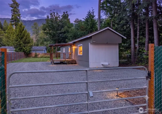 Photo 4 of Manufactured home for sale at 8397 Golden Valley Blvd, Maple Falls, WA 98266 | MLS# NWM2553892 | Listing updated on 2026-09-22