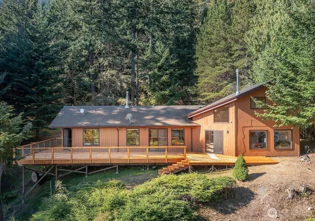 Photo 3 of Single family home for sale at 306 Windfall Ln, Eastsound, WA 98245 | MLS# NWM2553905 | Listing updated on 2026-09-22