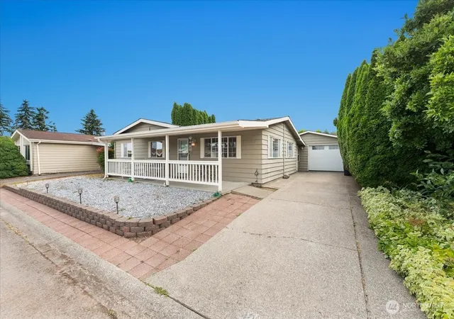 Photo 4 of Manufactured home for sale at 1402 22nd Street NE #408, Auburn, WA 98002 | MLS# NWM2554002 | Listing updated on 2026-09-22