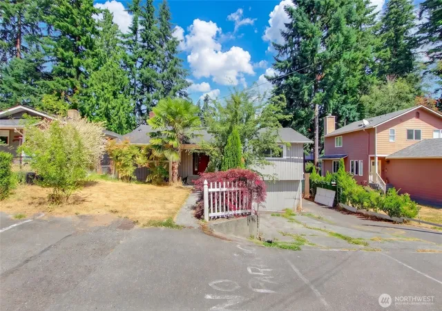 Photo 1 of Single family home for sale at 201 E Beech St, Everett, WA 98203 | MLS# NWM2554022 | Listing updated on 2026-09-22