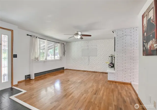Photo 3 of Single family home for sale at 201 E Beech St, Everett, WA 98203 | MLS# NWM2554022 | Listing updated on 2026-09-22