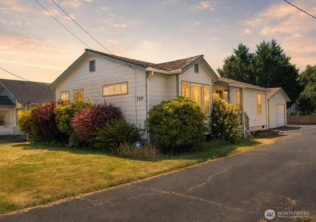 Photo 1 of Single family home for sale at 710 Perry Ave, Hoquiam, WA 98550 | MLS# NWM2554063 | Listing updated on 2026-09-22