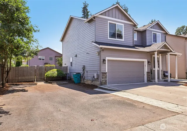Photo 3 of Single family home for sale at 821 SE 11th Street, Battle Ground, WA 98604 | MLS# NWM2554141 | Listing updated on 2026-09-26