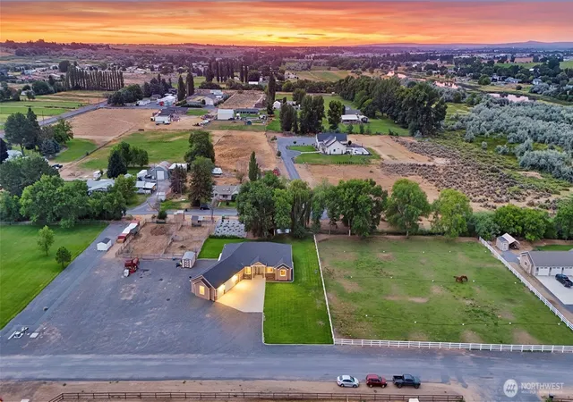 Photo 2 of Single family home for sale at 10875 Rd 56 Ne, Moses Lake, WA 98837 | MLS# NWM2554234 | Listing updated on 2026-10-02