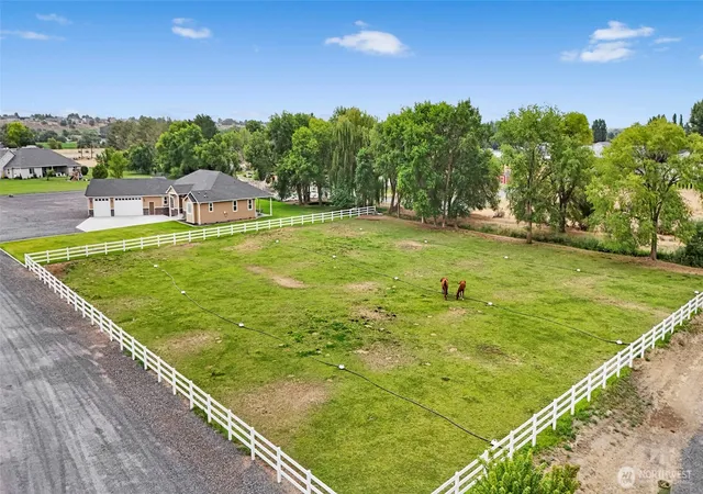 Photo 4 of Single family home for sale at 10875 Rd 56 NE, Moses Lake, WA 98837 | MLS# NWM2554234 | Listing updated on 2026-10-02