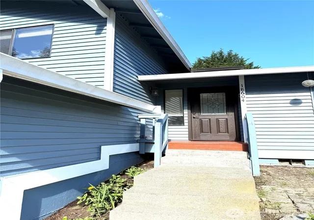 Photo 3 of Single family home for sale at 18604 131st Avenue Se, Renton, WA 98058 | MLS# NWM2554259 | Listing updated on 2026-10-03