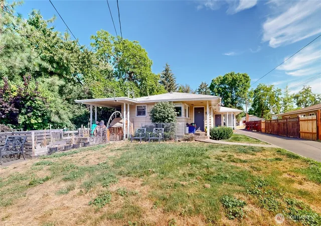 Multi family home for sale at 1851 Carl St, Walla Walla, WA 99362 | MLS# NWM2554415