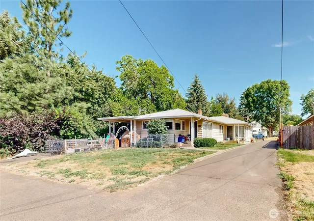 Photo 2 of Multi family home for sale at 1851 Carl St, Walla Walla, WA 99362 | MLS# NWM2554415 | Listing updated on 2026-09-22