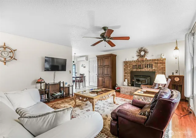 Photo 2 of Single family home for sale at 835 Livingston Bay Shore Dr, Camano Island, WA 98282 | MLS# NWM2554442 | Listing updated on 2026-09-21