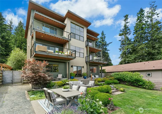 Photo 1 of Single family home for sale at 1447 Elm Pl, Freeland, WA 98249 | MLS# NWM2554480 | Listing updated on 2026-09-22
