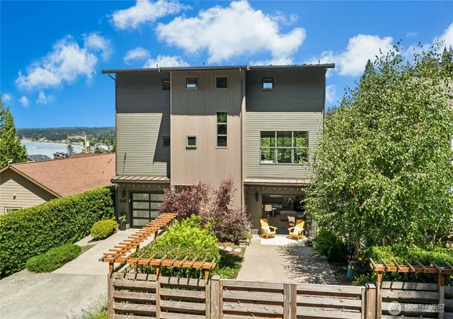 Photo 2 of Single family home for sale at 1447 Elm Pl, Freeland, WA 98249 | MLS# NWM2554480 | Listing updated on 2026-09-22