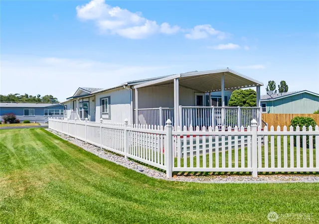 Photo 3 of Sale Pending at 2240 W Broadway Ave #251, Moses Lake, WA 98837 | MLS# NWM2554489 | Listing updated on 2026-09-30