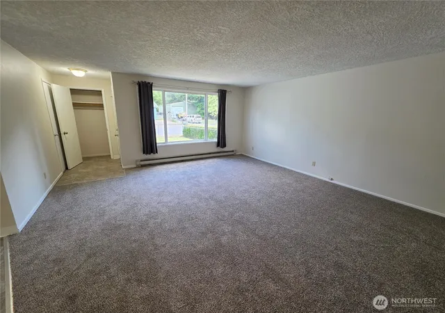 Photo 4 of Sale Pending at 1407 Bowmont Ave, Kelso, WA 98626 | MLS# NWM2554604 | Listing updated on 2026-09-25