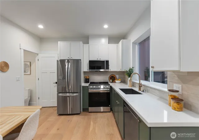 Photo 3 of Sale Pending at 811 NE 125th Street #B, Seattle, WA 98125 | MLS# NWM2554744 | Listing updated on 2026-09-25