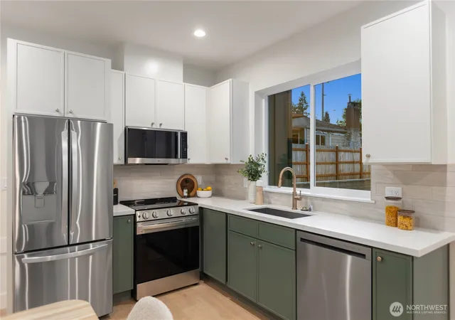 Photo 4 of Sale Pending at 811 NE 125th Street #B, Seattle, WA 98125 | MLS# NWM2554744 | Listing updated on 2026-09-25
