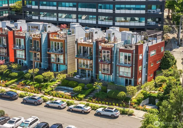 Photo 4 of Townhouse for sale at 2804 Fairview Ave E, Seattle, WA 98102 | MLS# NWM2554796 | Listing updated on 2026-09-28