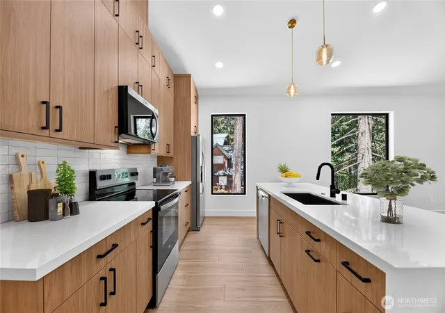 Photo 4 of Sale Pending at 851 Snoqualmie Dr, Snoqualmie Pass, WA 98068 | MLS# NWM2554860 | Listing updated on 2026-09-23