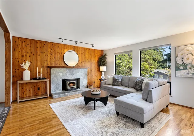 Photo 3 of Sale Pending at 22202 Meridian Ave S, Bothell, WA 98021 | MLS# NWM2555032 | Listing updated on 2026-09-28