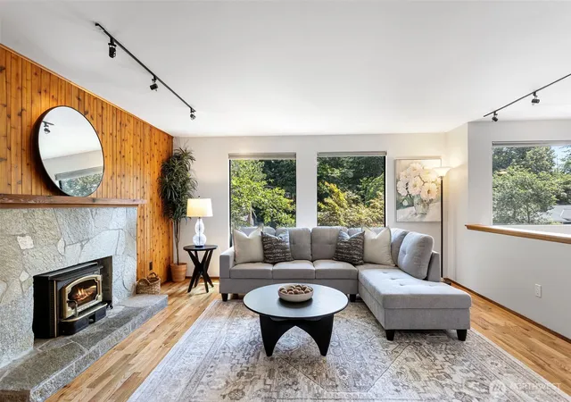 Photo 3 of Sale Pending at 22202 Meridian Ave S, Bothell, WA 98021 | MLS# NWM2555032 | Listing updated on 2026-09-28