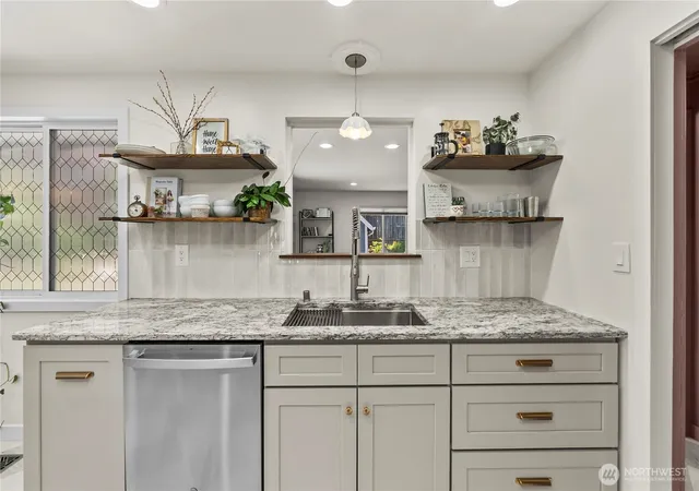 Photo 3 of Single family home for sale at 3517 Oas Dr W, University Place, WA 98466 | MLS# NWM2555249 | Listing updated on 2026-09-22
