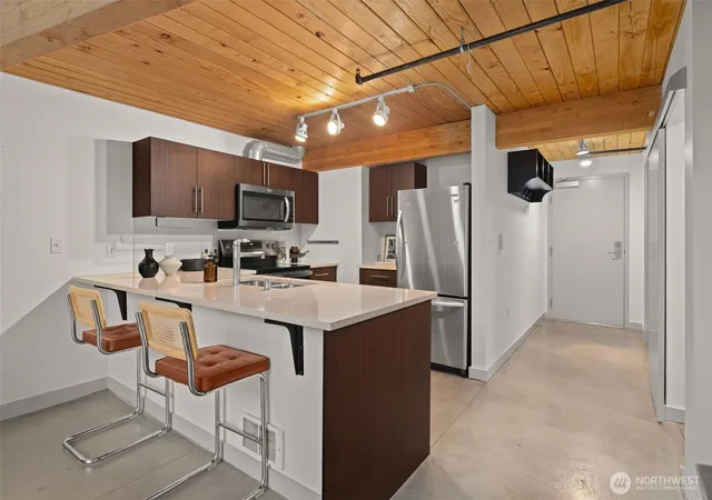 Photo 2 of Condo for sale at 401 9th Avenue N #616, Seattle, WA 98109 | MLS# NWM2555395 | Listing updated on 2026-09-22