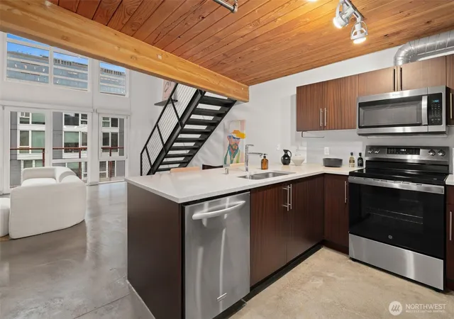 Photo 3 of Condo for sale at 401 9th Avenue N #616, Seattle, WA 98109 | MLS# NWM2555395 | Listing updated on 2026-09-22