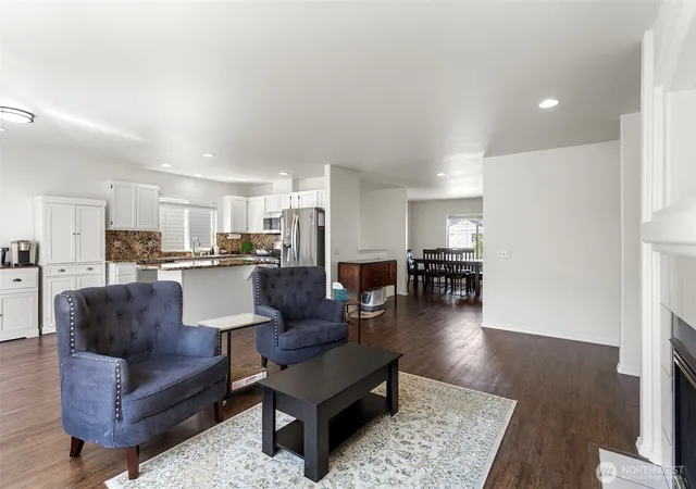 Photo 4 of Single family home for sale at 17625 12th Place W, Lynnwood, WA 98037 | MLS# NWM2555434 | Listing updated on 2026-09-22